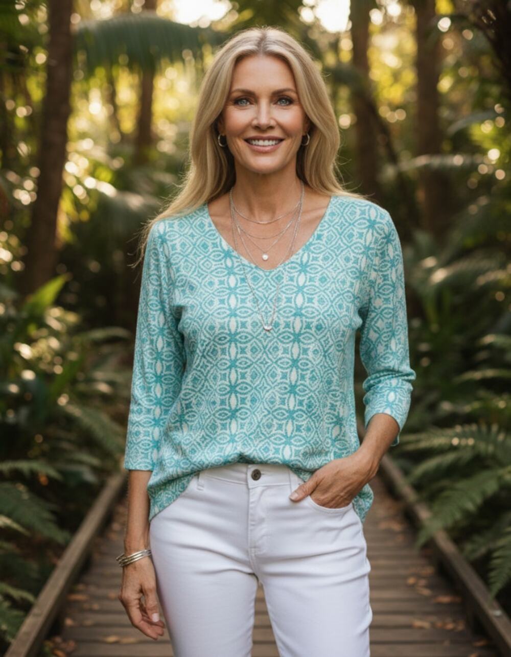 CHICO'S TOP TURQUOISE WHITE GEO PRINT ULTIMATE TEE SHIRT V-NECK SZ 3 XLARGE